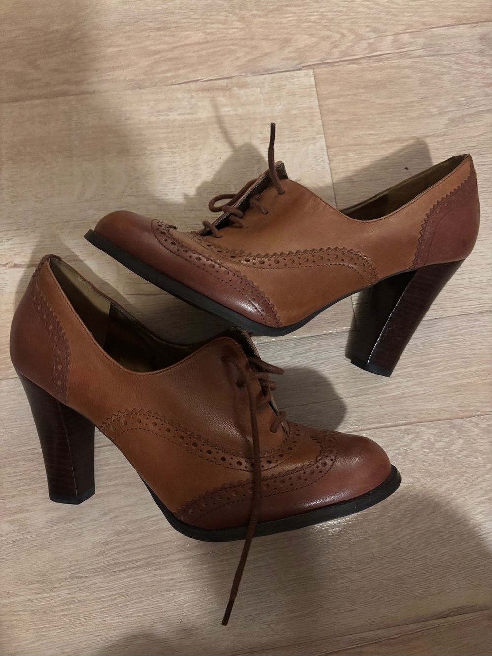 Marc Fisher Two-Tone Brown Leather Lace-Up Heeled Oxfords